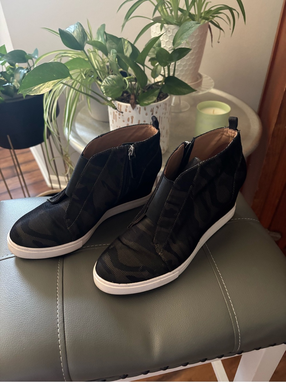 LINEA Paolo Felicia Camo Wedge Sneaker Black Green Grey Size 8.5 EUC